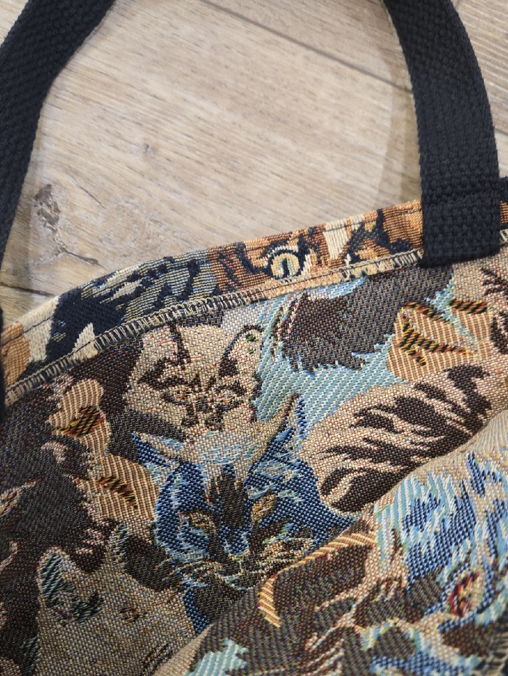 Retro 90's Cat Pattern Tapestry Tote Bag in Multi-Color - Picture 3 of 6